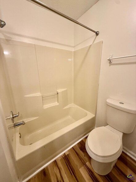 Building Photo - 126 Kensington Cir