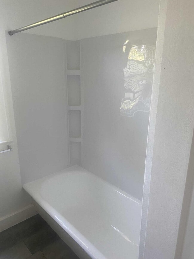 Building Photo - 14069 Saratoga Ave