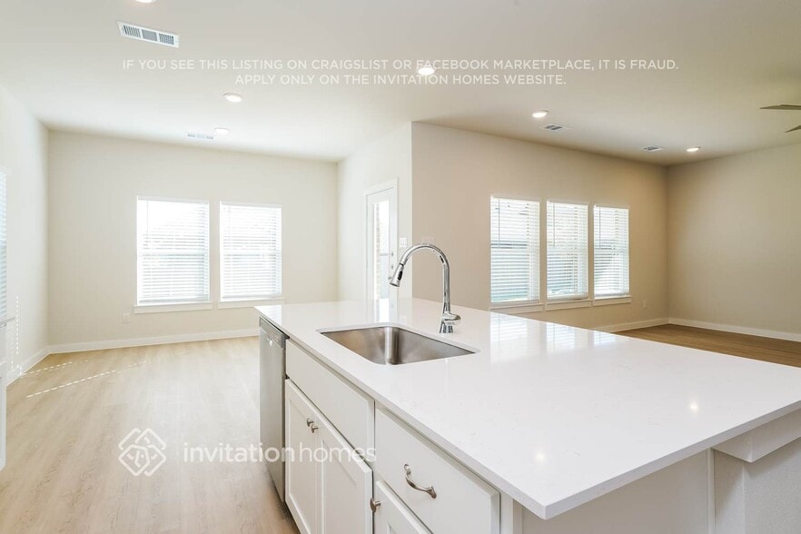 Building Photo - 423 Amberville Dr