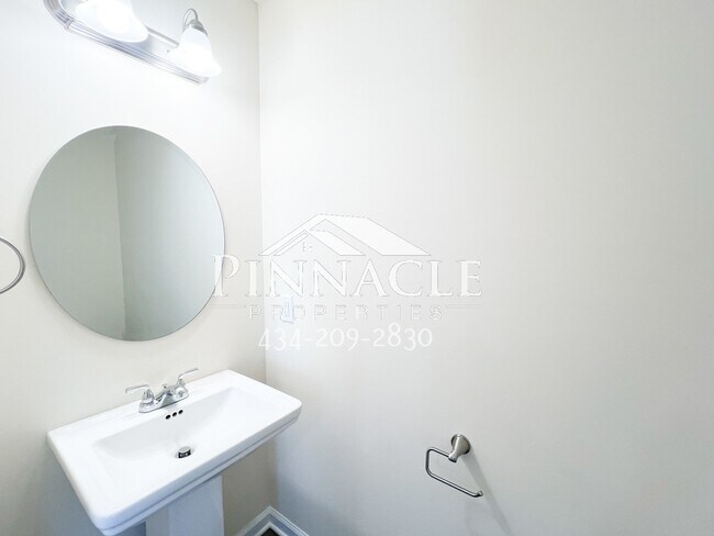 Building Photo - 2325 Tazewell Ave