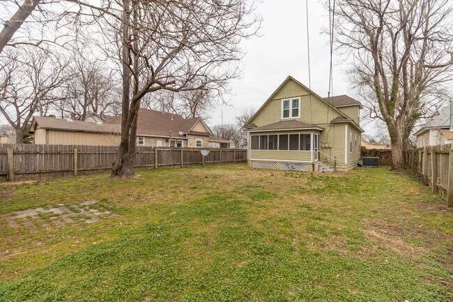 Building Photo - 1219 S Main St