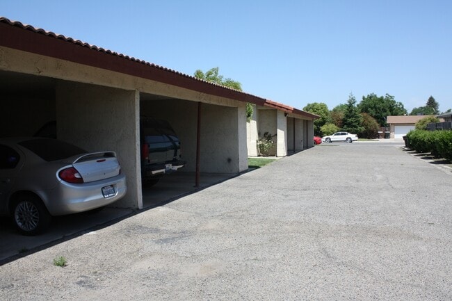 Building Photo - 631 N Lynora St