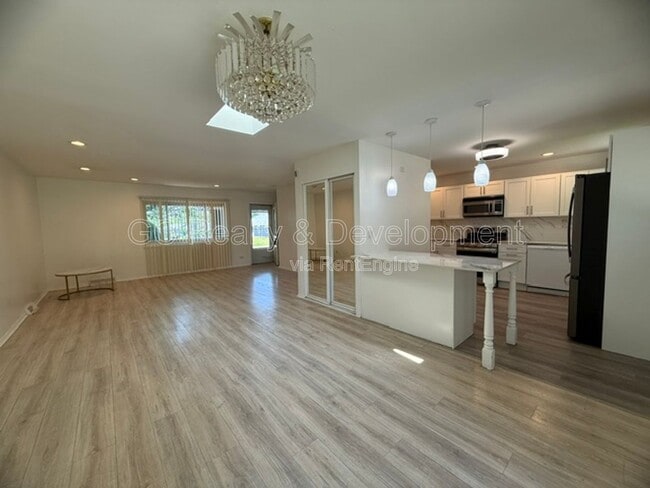 Building Photo - 14949 Highland Ave