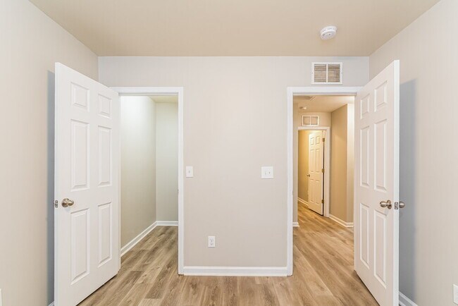 Building Photo - 821 Skinner Dr