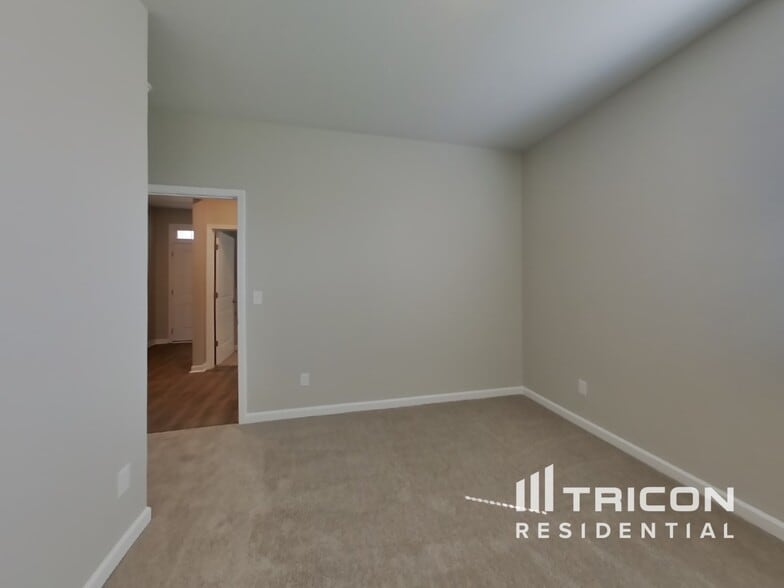 Building Photo - 2028 Tate Farm Ln