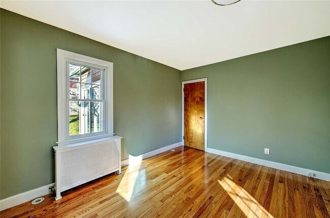 Building Photo - 66 Tyndall Ave