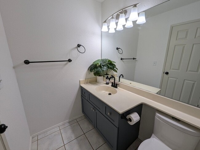 Building Photo - Available November 1, 2025 | A charming gr...