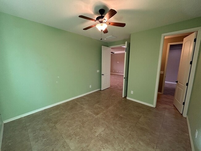 Building Photo - 18627 W North Ln