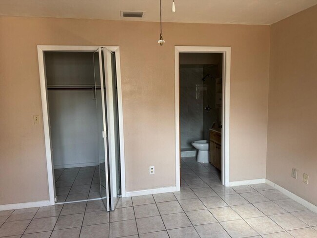 Building Photo - 517 SE 23rd Pl