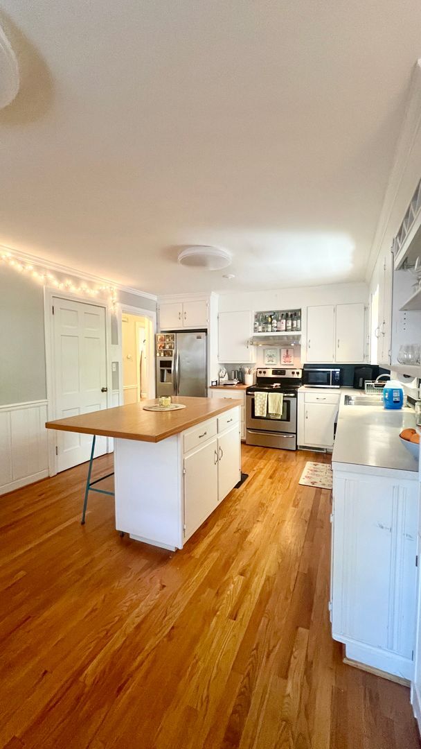 Building Photo - Beautiful 3-4 Bedroom 2 Bathroom home in t...