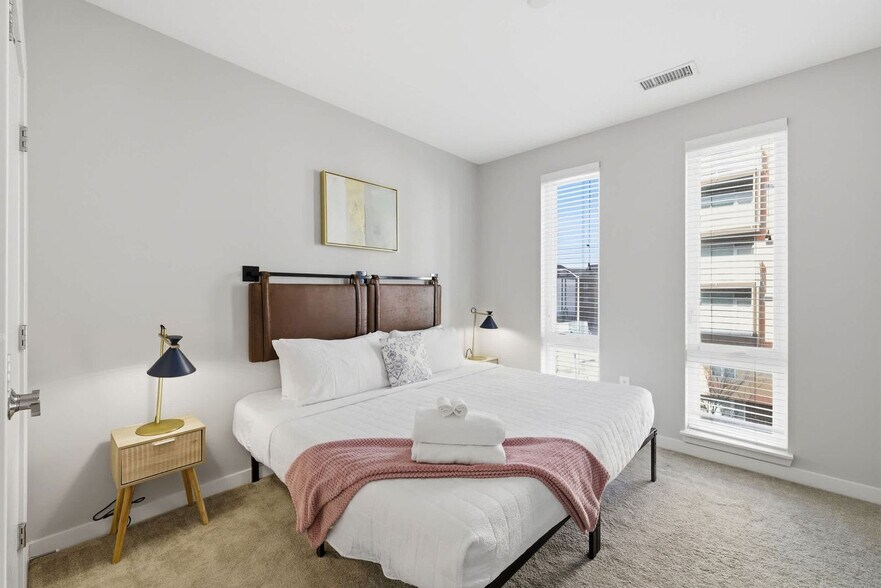 Building Photo - 421 E Market St