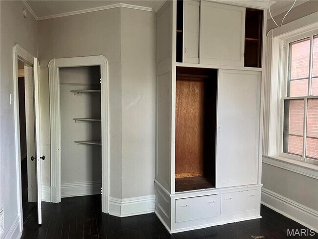 Building Photo - Dover