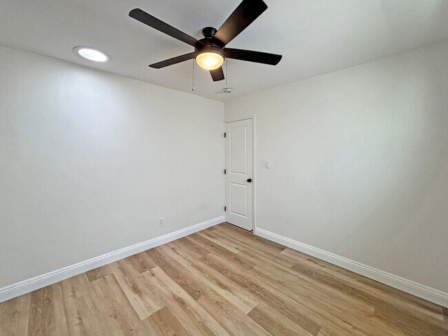 Building Photo - Charming 3BD/1BA House in South Park w/ W/...