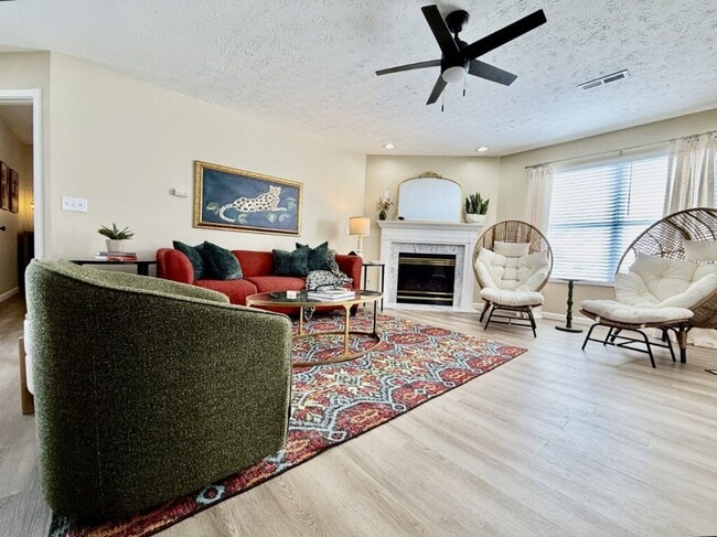 Building Photo - Freshly Renovated Home With Man Cave In Trenton OH