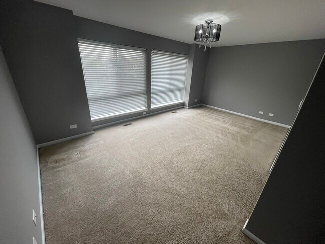 Building Photo - 621 Diamond Pointe Dr