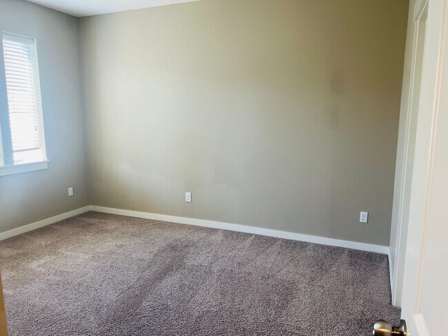 Building Photo - Charming, Air-Conditioned, 3-Bed, 2.5-Bath...