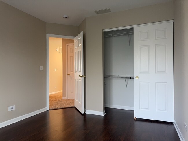 Building Photo - 552 Fairfax Ln
