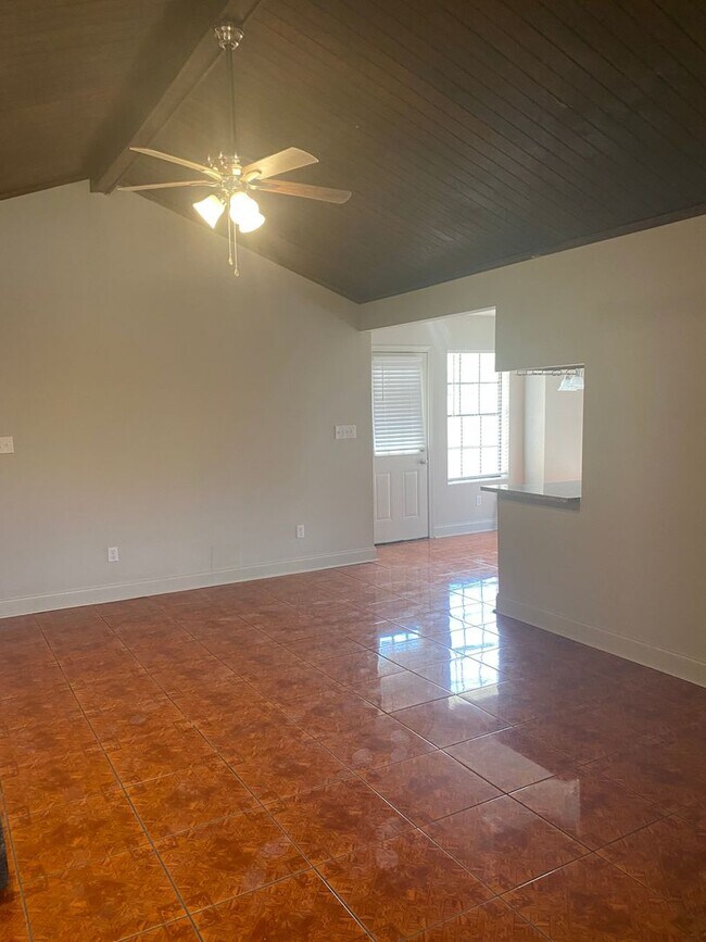 Building Photo - Fab New Orleans East Home