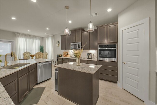 Building Photo - 23610 Iris Field Ct