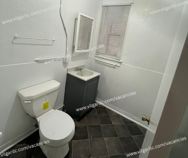 Building Photo - 658 Connecticut St