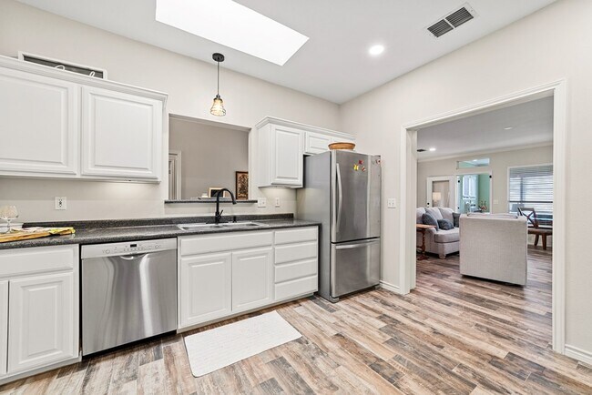 Building Photo - 1008 Edinburgh Dr