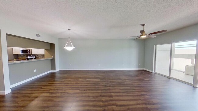 Building Photo - 6495 Shoreline Dr