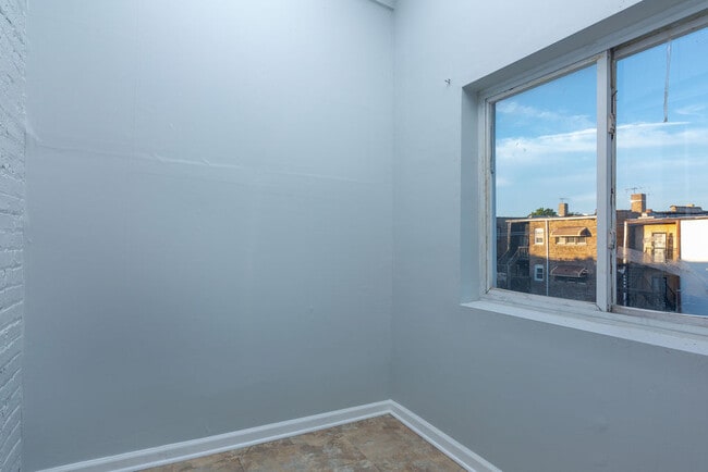 Building Photo - 8229 S Vernon Ave