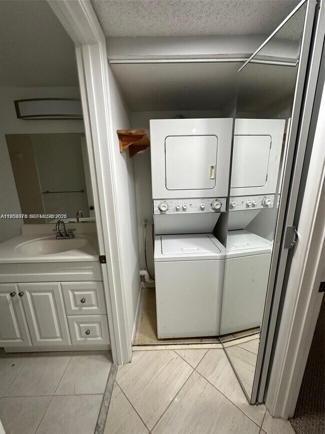 Building Photo - 1200 SW 124th Terrace