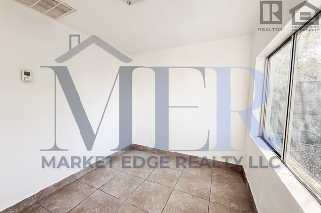 Building Photo - 1Bed/1Bath Apt at 16th St/Thomas Rd! NO CREDIT, NO BACKGROUND, NO RENTAL HISTORY CHECK!