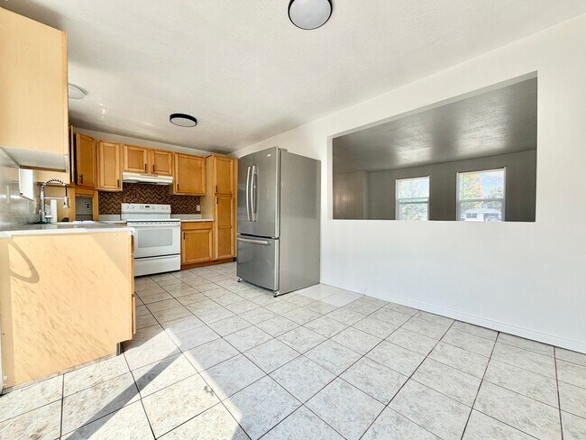 Building Photo - 9900 S Darin Dr