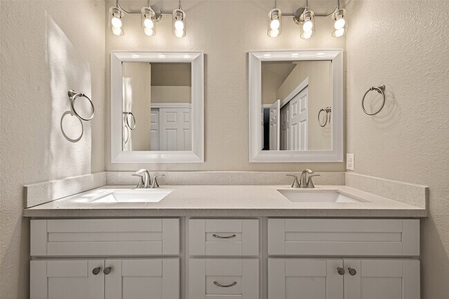 Building Photo - 3834 Carya Cir