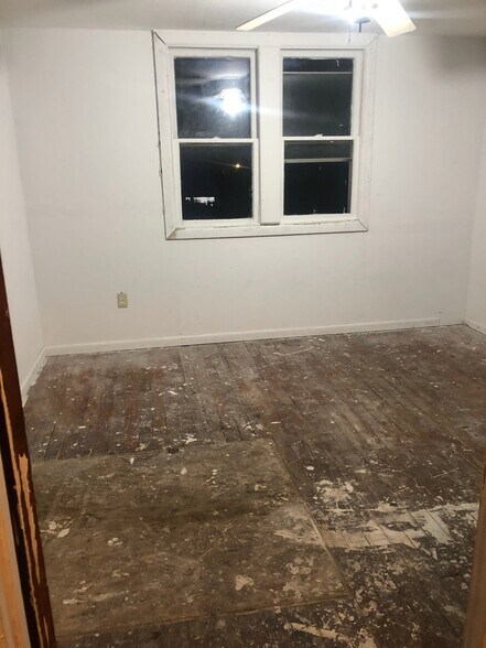 Building Photo - 327 E Stuart Ave