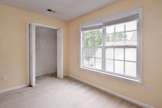 Building Photo - Spacious Home in York County