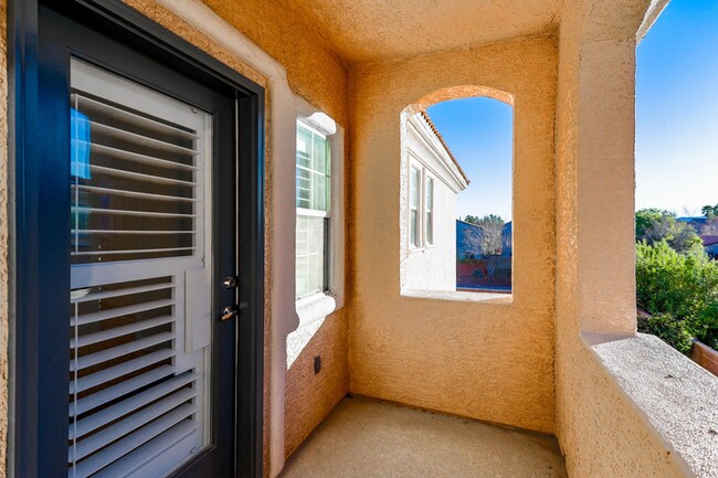 Building Photo - Beautiful 3 Bed South Summerlin Home With 1st Floor Bed and Bath