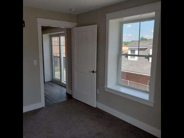 Building Photo - 10 4th St