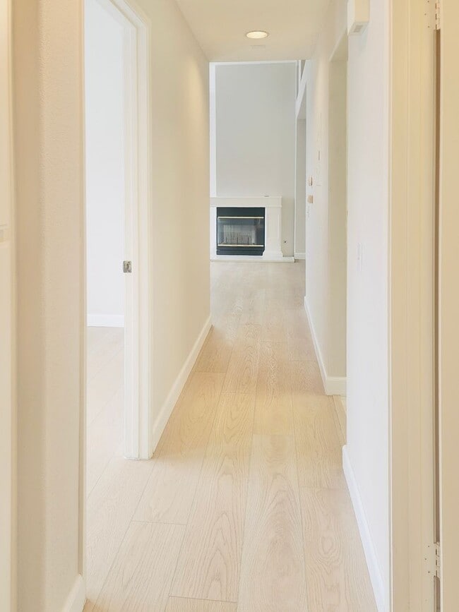 Building Photo - 105 Night Heron Ln