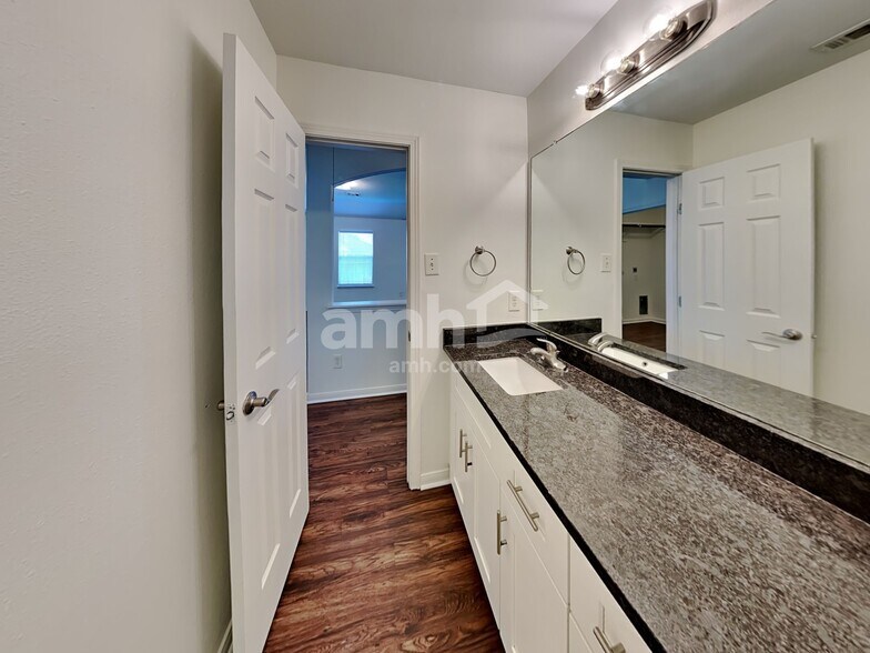 Building Photo - 13210 Ambrosa Dr