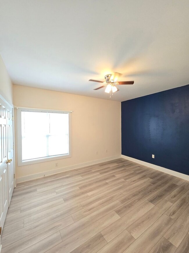 Building Photo - Trolley Path - MOVE IN SPECIAL - $500 OFF FIRST MONTH'S RENT - Minutes to Downtown WILM, Novant M...