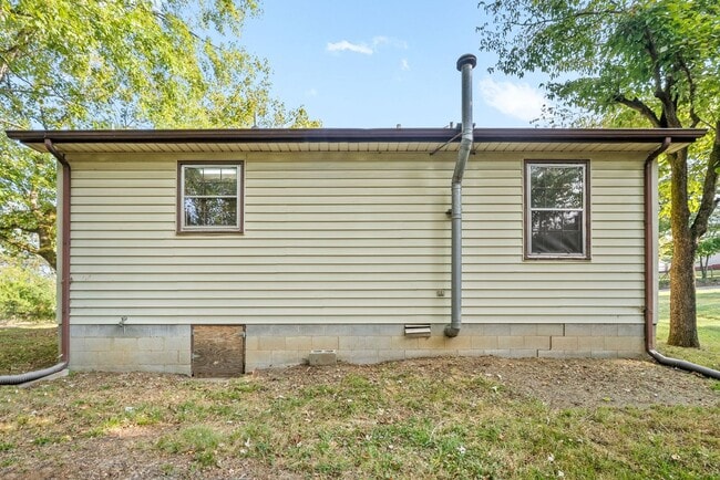 Building Photo - 2 Bedroom Pet Friendly Home For Rent!