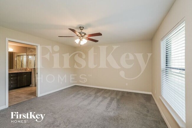 Building Photo - 18536 Spruce Dr W
