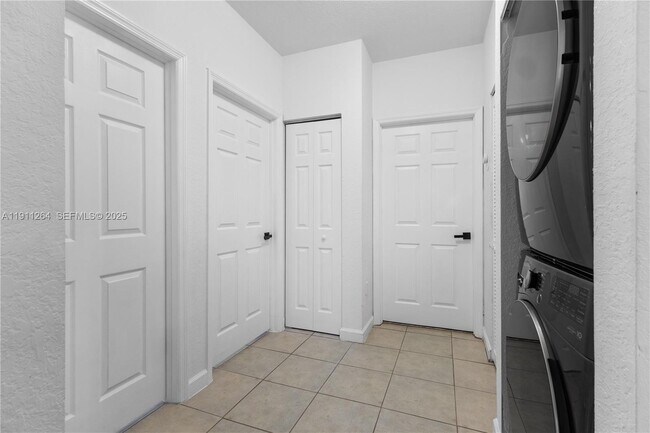 Building Photo - 2741 NE 4th St