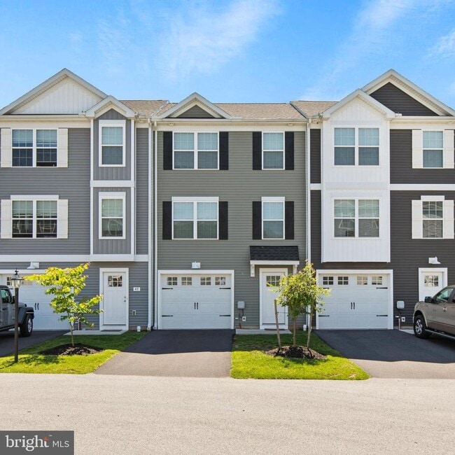 Building Photo - 16 Overshot Ln