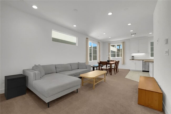 Building Photo - 140 Allusion