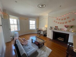 Building Photo - 1bed in Back Bay No broker fee!