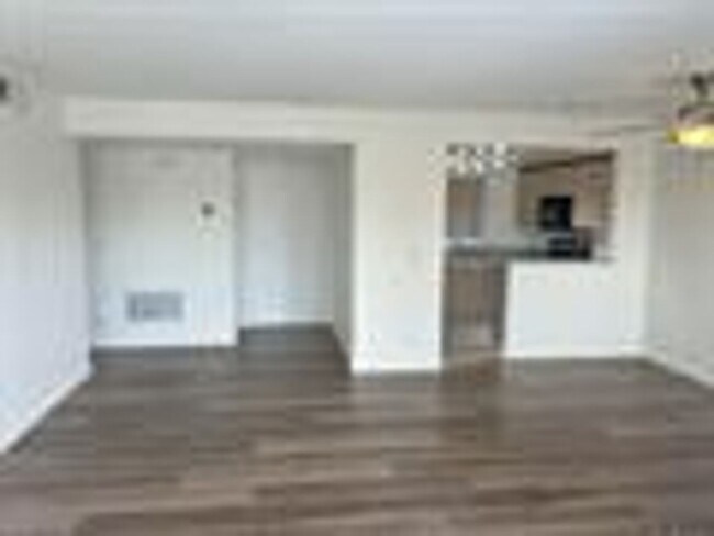 Building Photo - Ground Floor Condo in the heart of Hillcrest