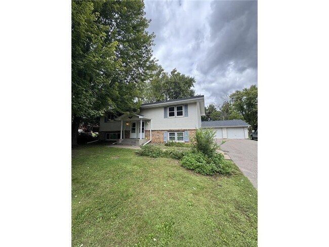 Building Photo - 571 County Rd B E