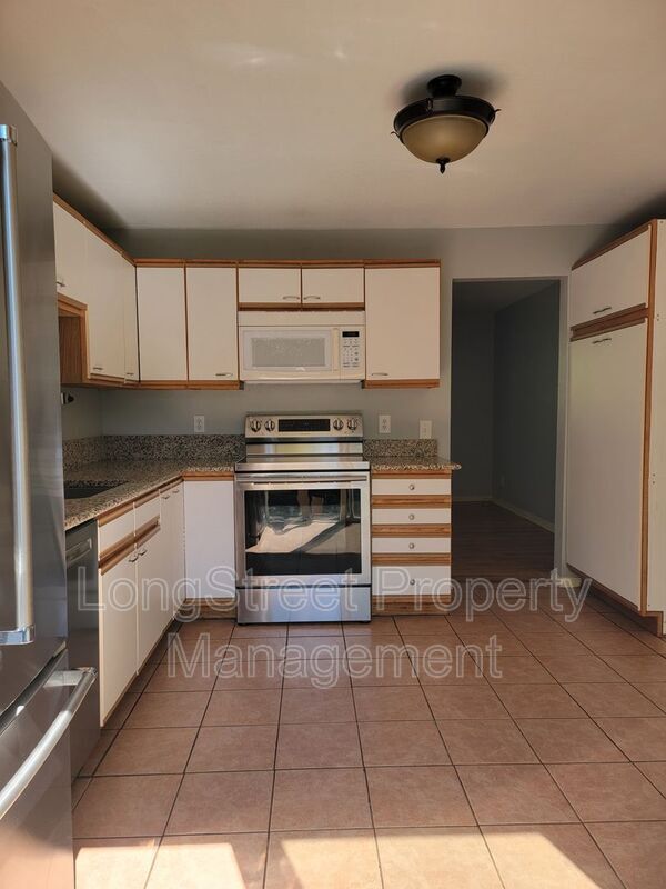 Building Photo - 780 SE Marion Ave