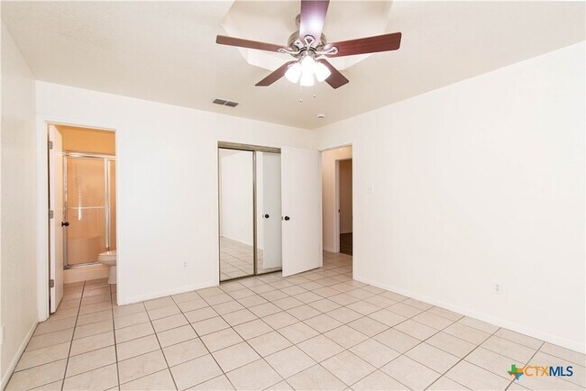 Building Photo - 11 Basswood Ct