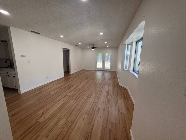 Building Photo - 4724 W Ashlan Ave
