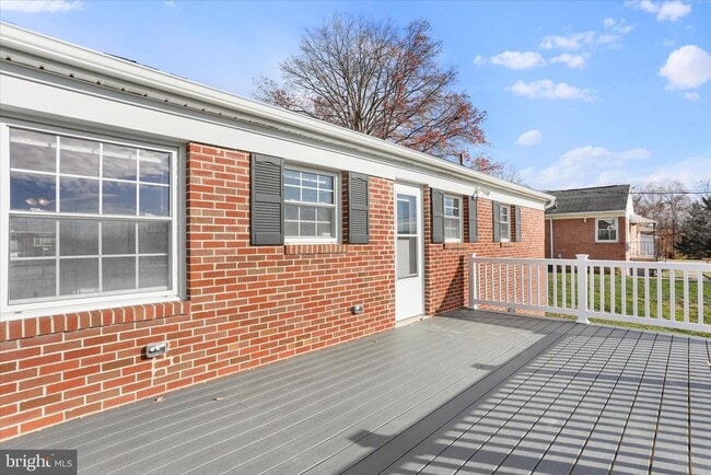 Building Photo - 855 Anthony Ave